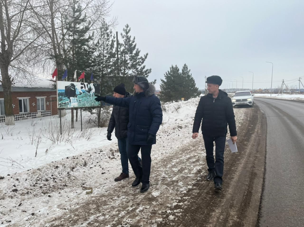 Новый руководитель района Ленар Нургаянов проводит пеший обход улиц Агрыза