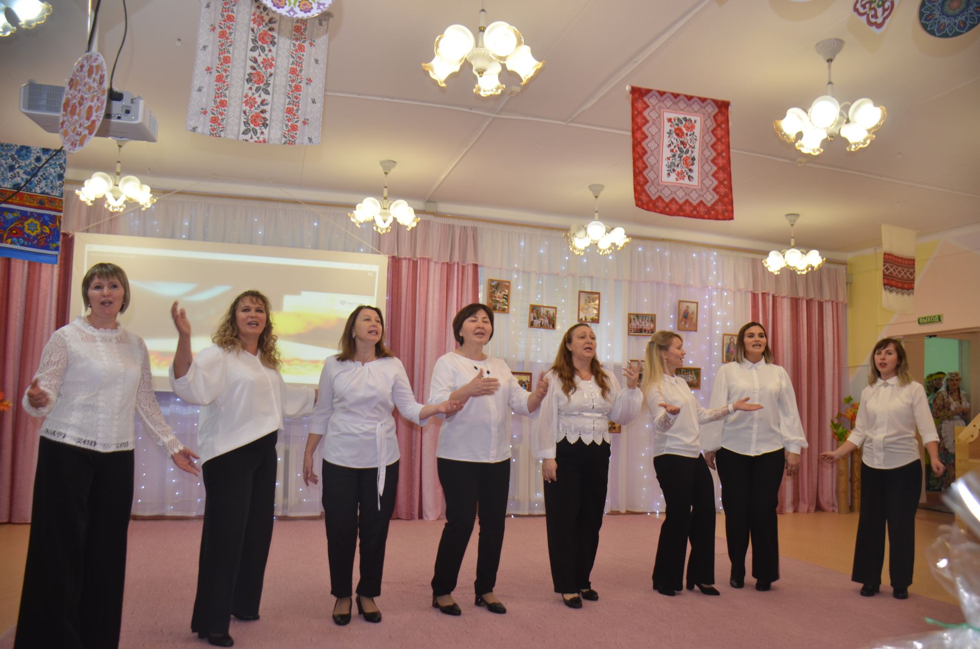 Между городскими детскими садами прошел конкурс «Дружная семья народов» (ФОТО)