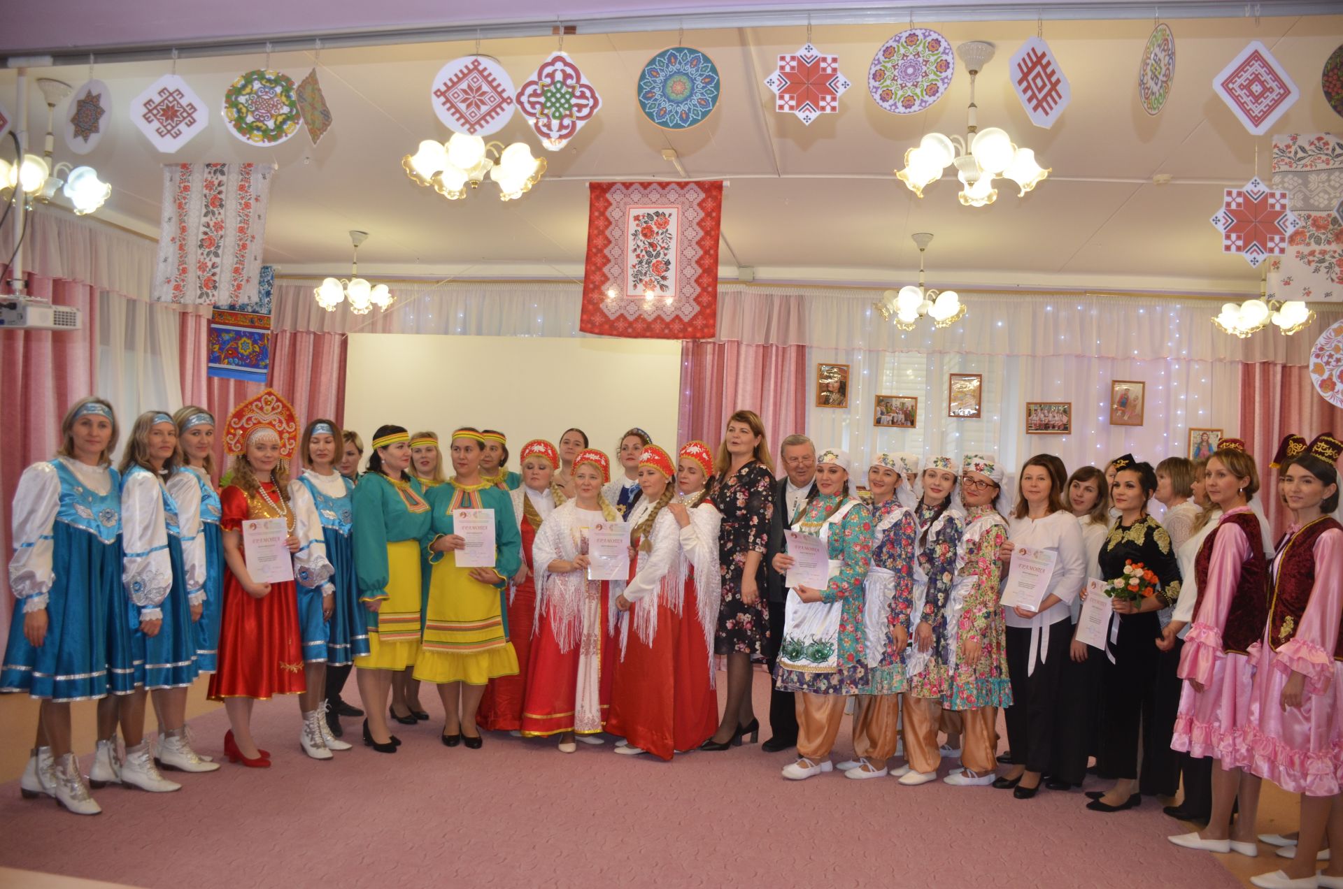 Между городскими детскими садами прошел конкурс «Дружная семья народов» (ФОТО)
