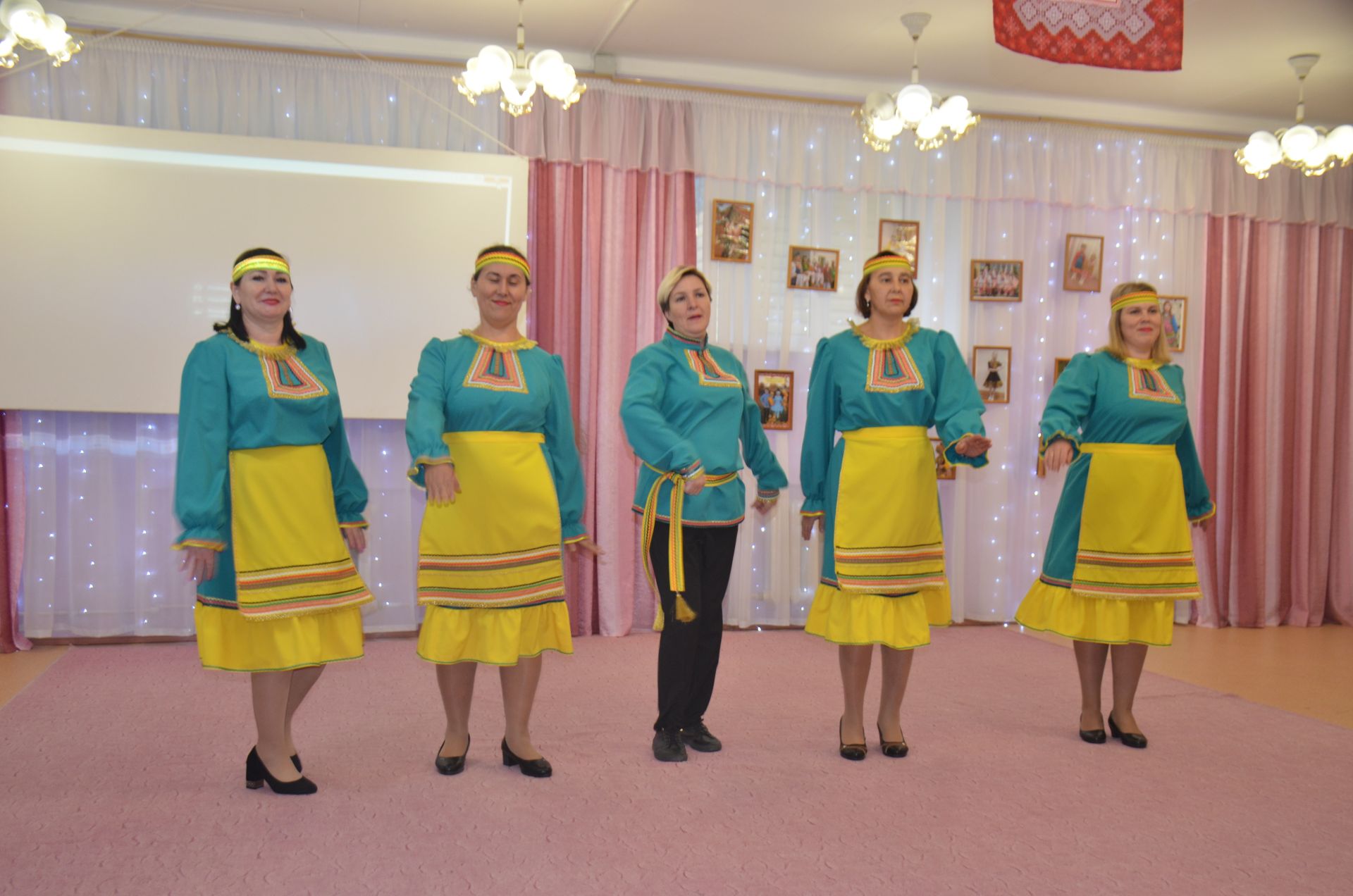Между городскими детскими садами прошел конкурс «Дружная семья народов» (ФОТО)
