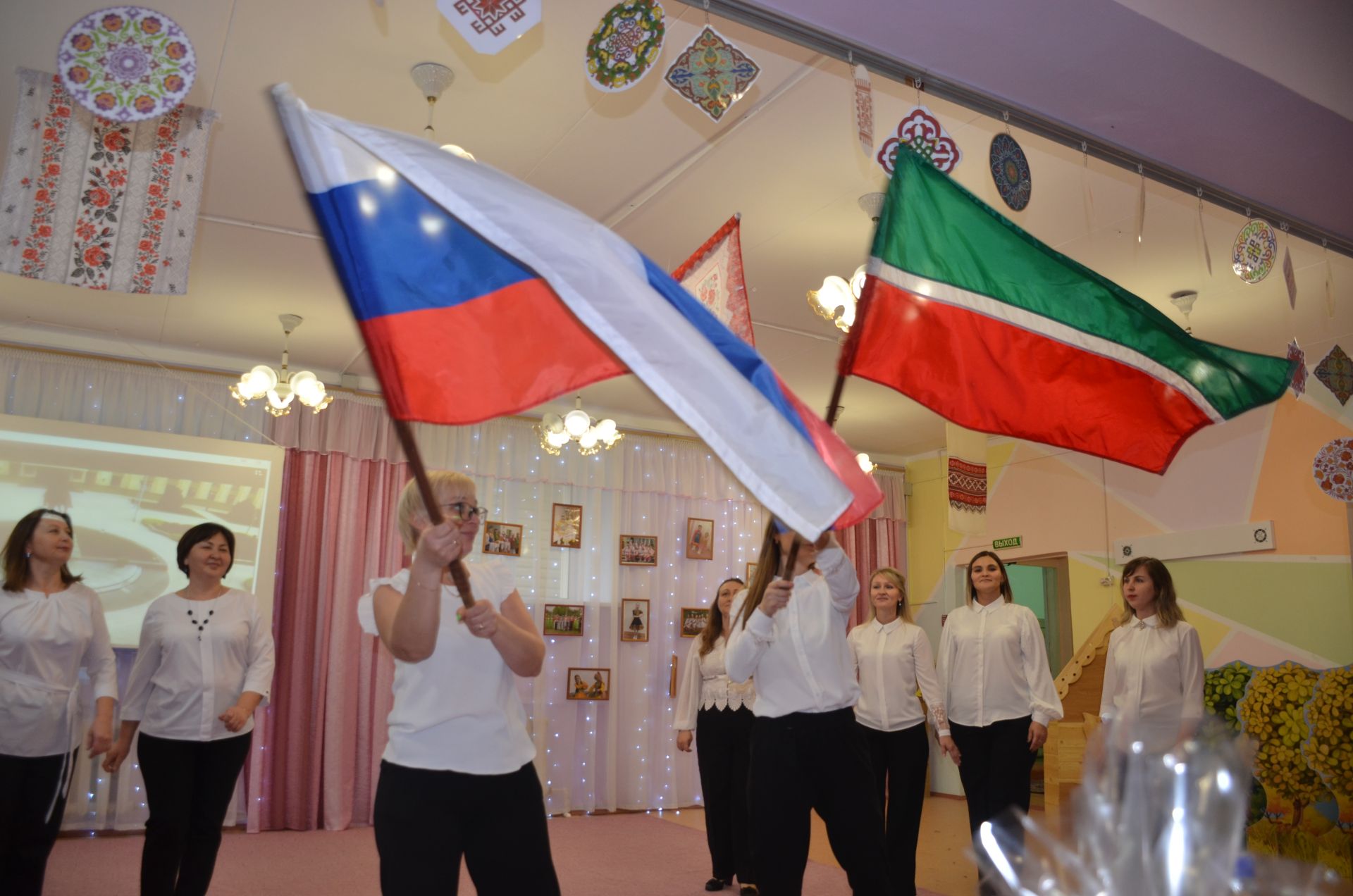 Между городскими детскими садами прошел конкурс «Дружная семья народов» (ФОТО)