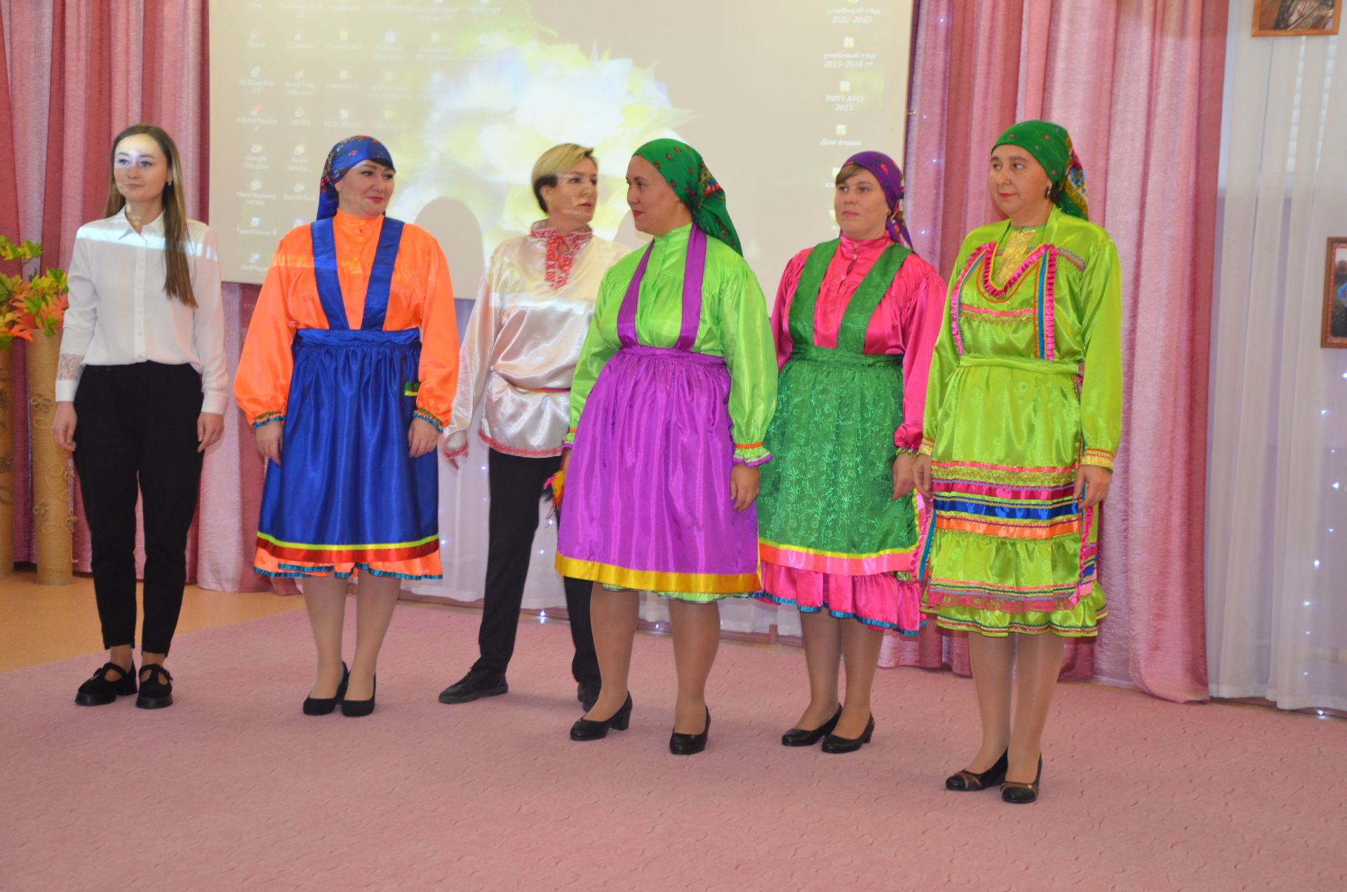 Между городскими детскими садами прошел конкурс «Дружная семья народов» (ФОТО)