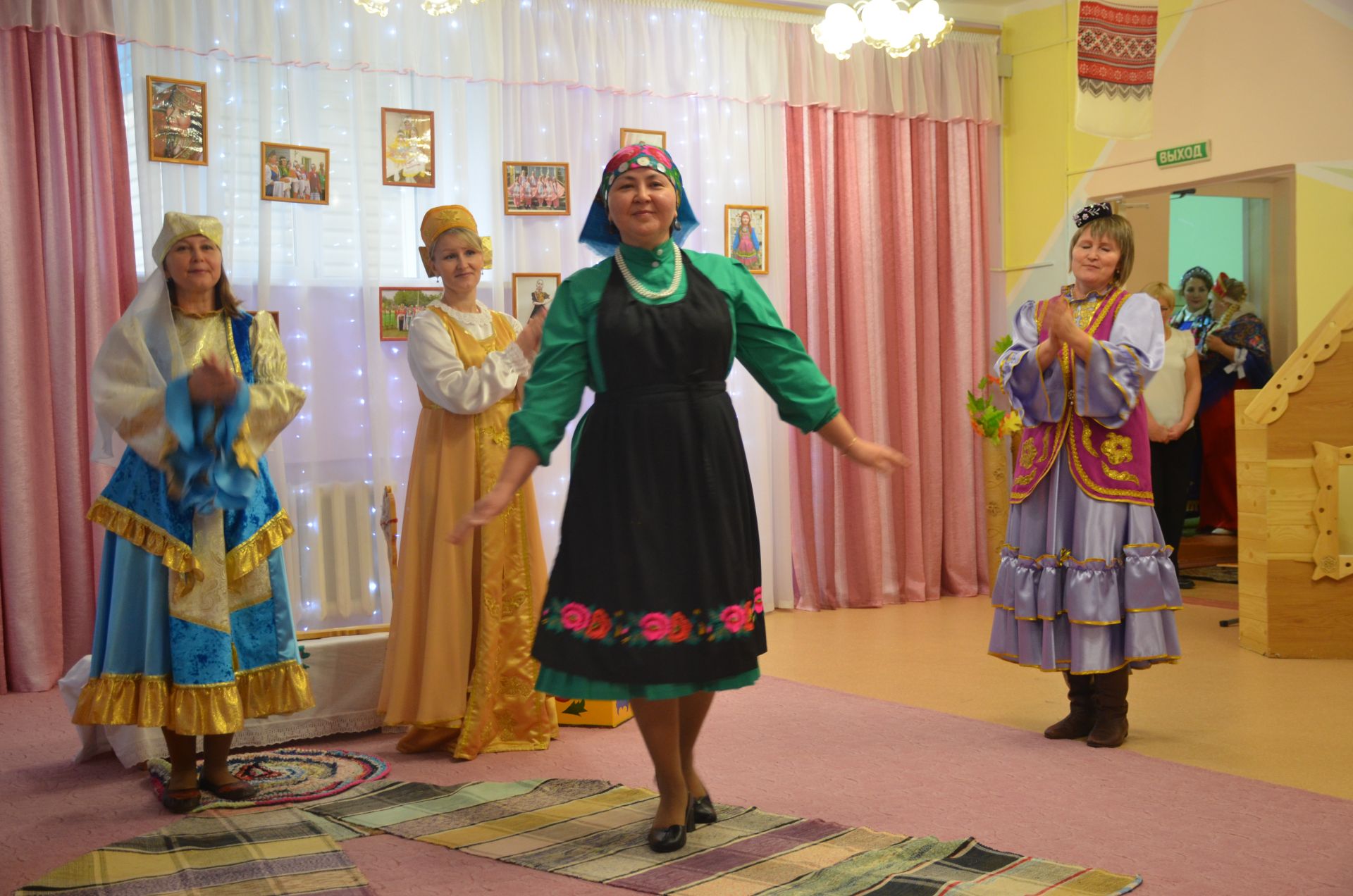 Между городскими детскими садами прошел конкурс «Дружная семья народов» (ФОТО)