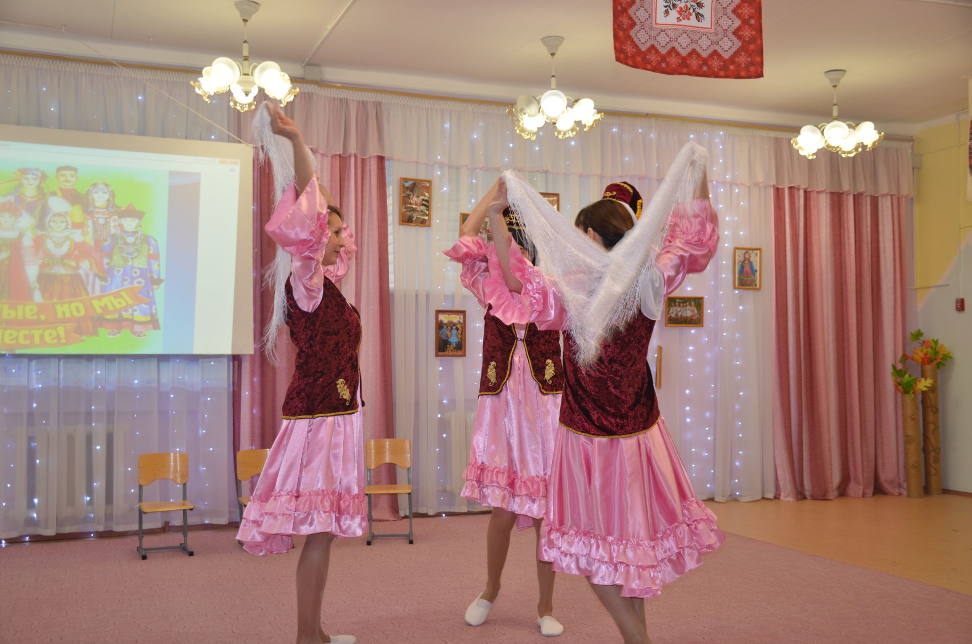 Между городскими детскими садами прошел конкурс «Дружная семья народов» (ФОТО)