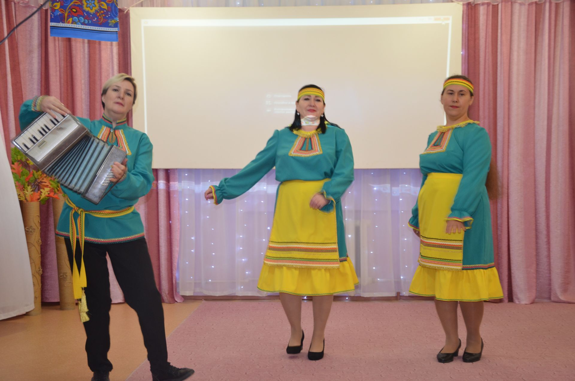 Между городскими детскими садами прошел конкурс «Дружная семья народов» (ФОТО)