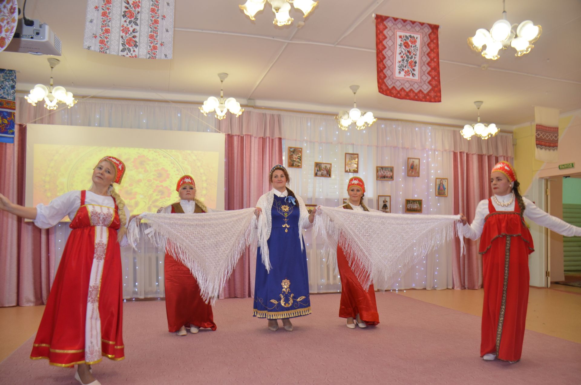 Между городскими детскими садами прошел конкурс «Дружная семья народов» (ФОТО)