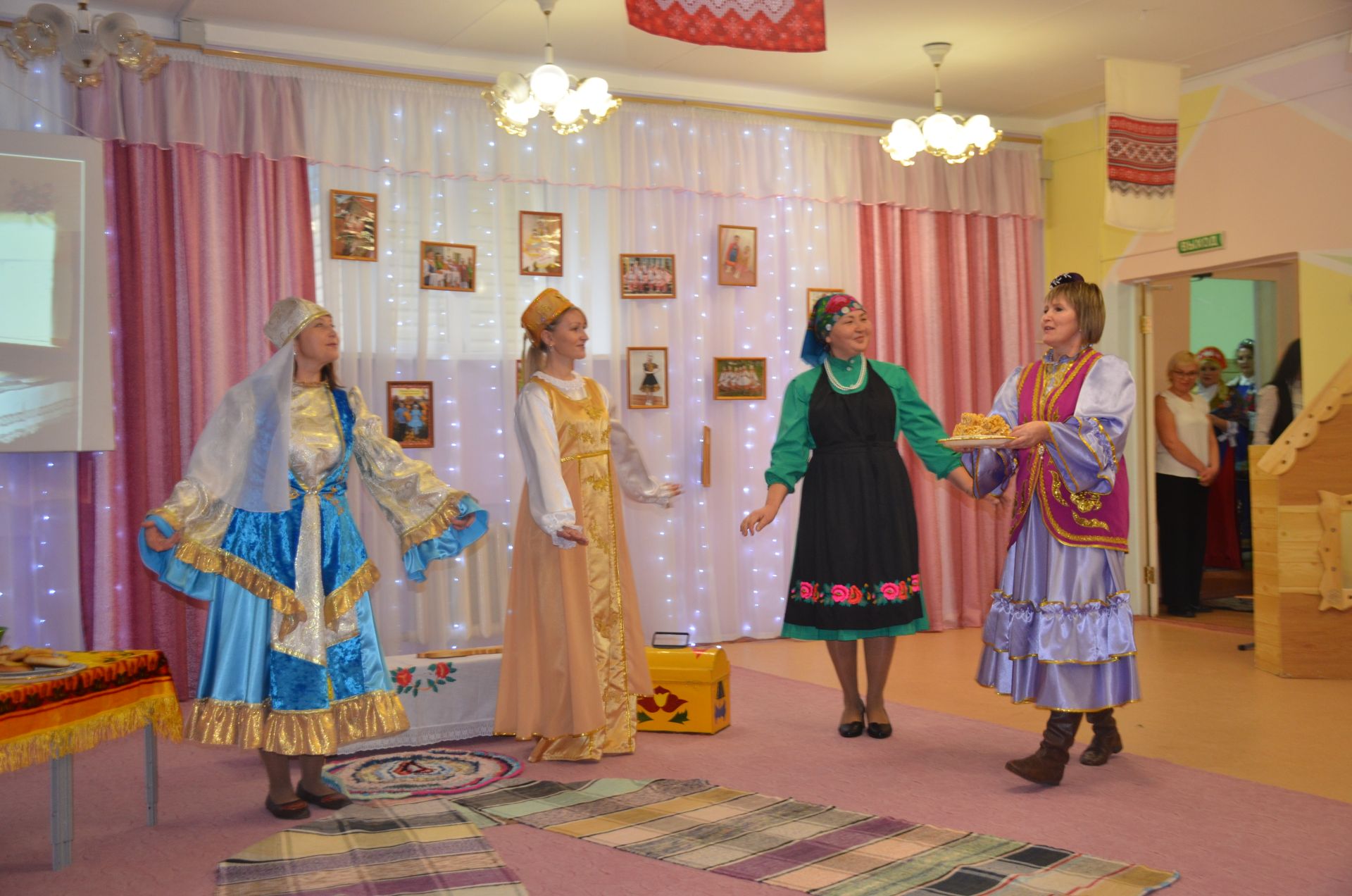 Между городскими детскими садами прошел конкурс «Дружная семья народов» (ФОТО)