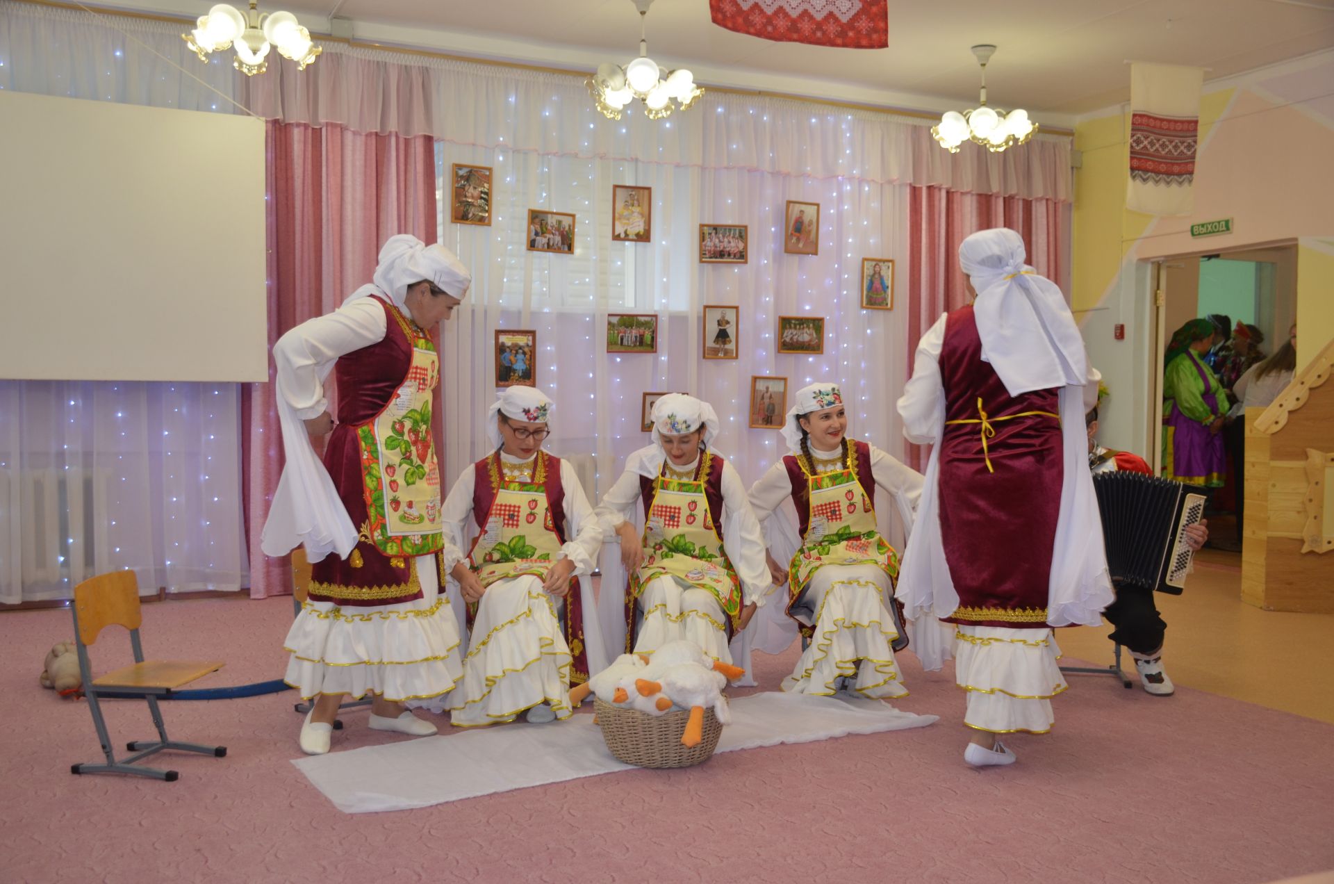 Между городскими детскими садами прошел конкурс «Дружная семья народов» (ФОТО)
