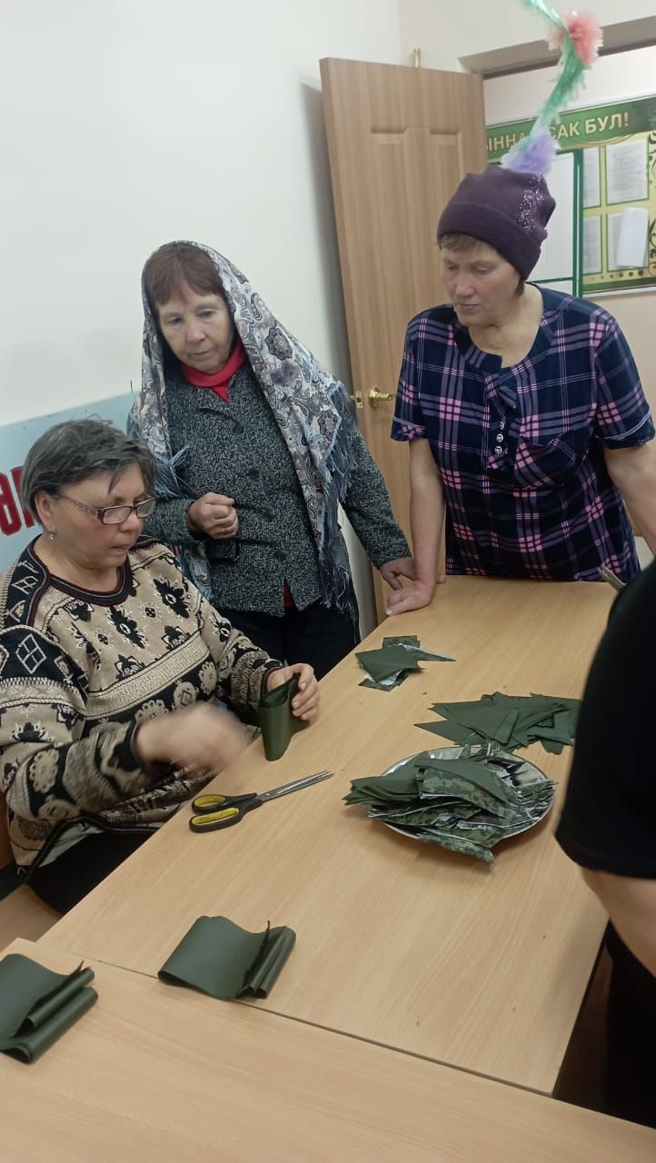 Жители села Варзи-Омга провели мастер-класс по плетению масксетей