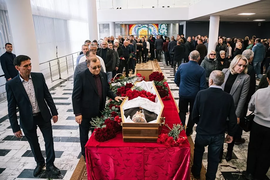 В Челнах проводили в последний путь экс-главу Агрызского района Валерия Макарова