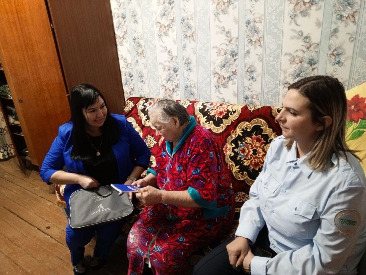 В Декаду инвалидов пожилым людям напомнили о правилах дорожного движения