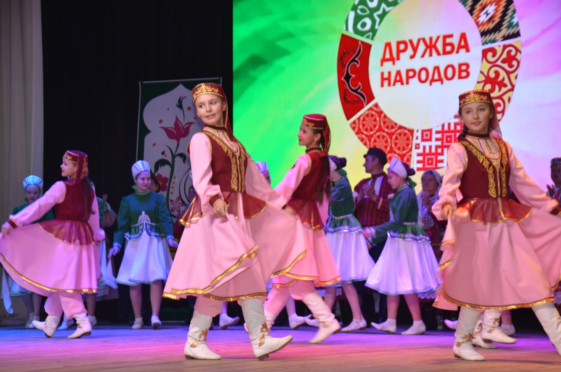 В Агрызе состоялся праздник, посвященный торжественному открытию Года национальных культур и традиций (ФОТОРЕПОРТАЖ)