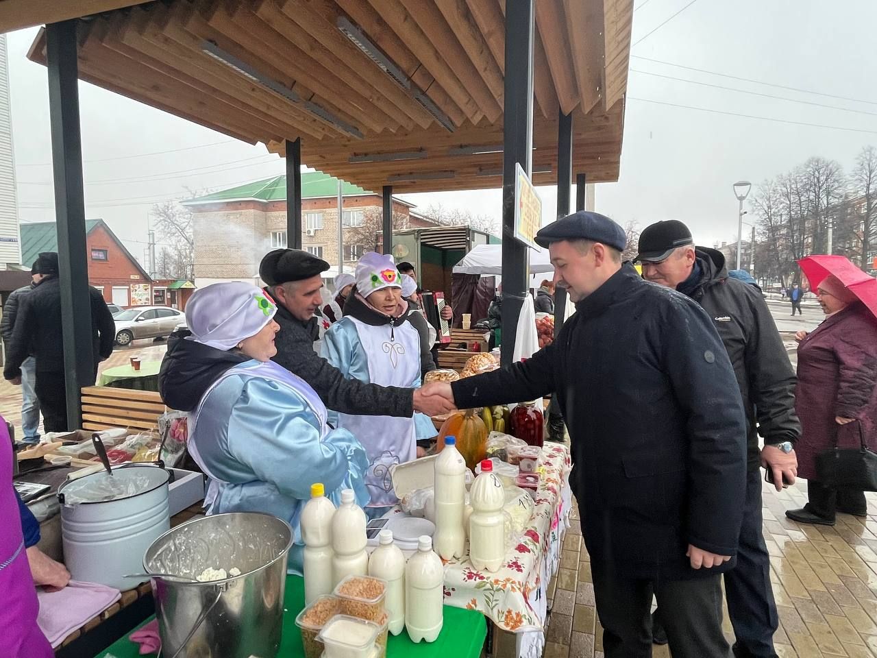 Широким ассортиментом радует агрызцев весенняя ярмарка (ФОТОРЕПОРТАЖ)