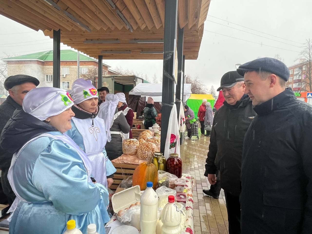 Широким ассортиментом радует агрызцев весенняя ярмарка (ФОТОРЕПОРТАЖ)