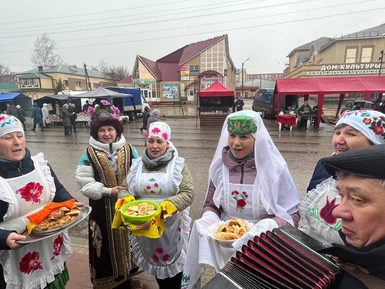 Широким ассортиментом радует агрызцев весенняя ярмарка (ФОТОРЕПОРТАЖ)