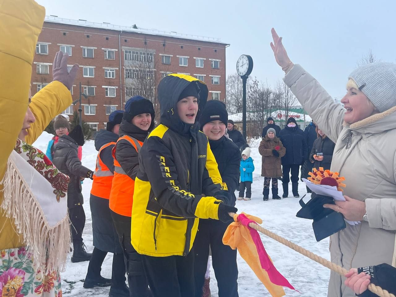 На Привокзальной площади Агрыза отметили Масленицу (ФОТО)