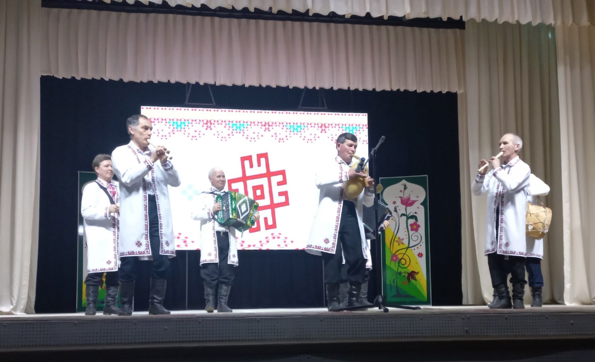 Год национальных культур и традиций в Агрызе открыли богатой выставкой «культурного кода» (ФОТОРЕПОРТАЖ)