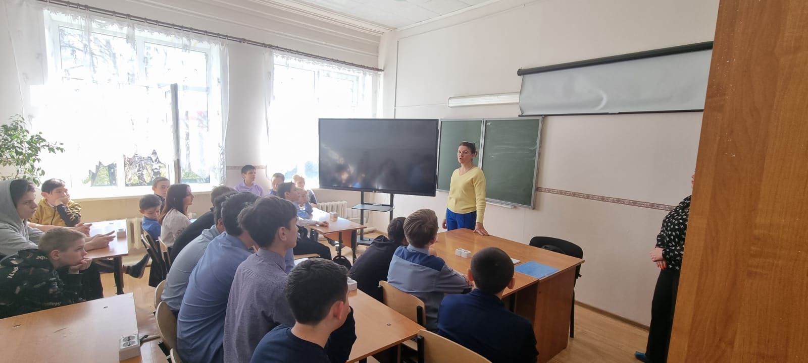 В школе-интернате прошел урок по ПДД