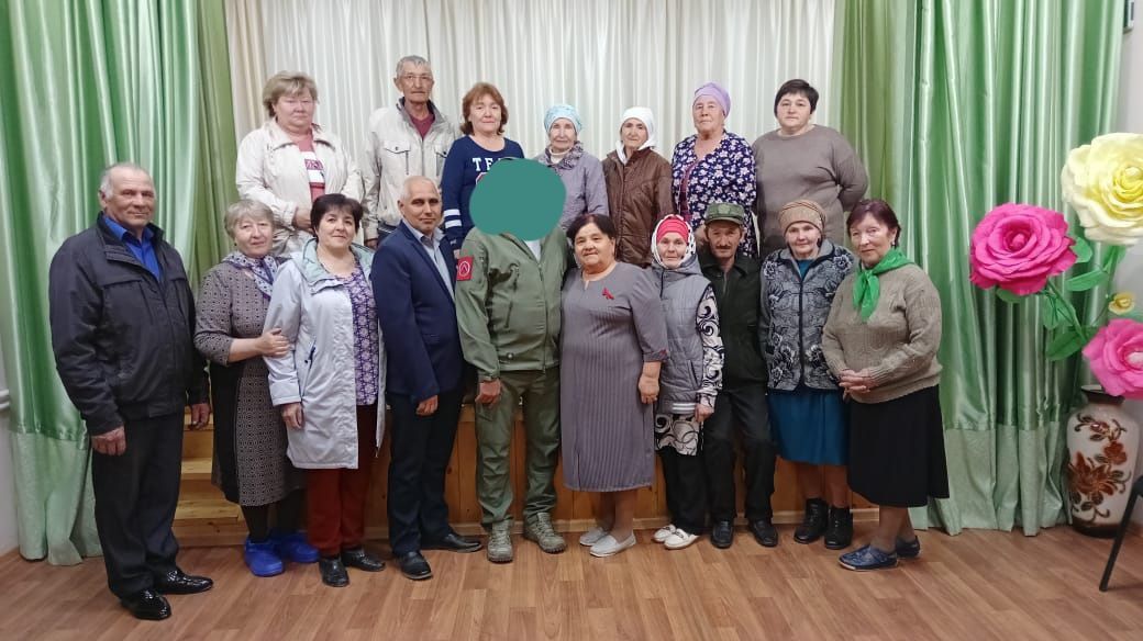 «Вы даете нам силу на победу!»: участник СВО встретился с односельчанами