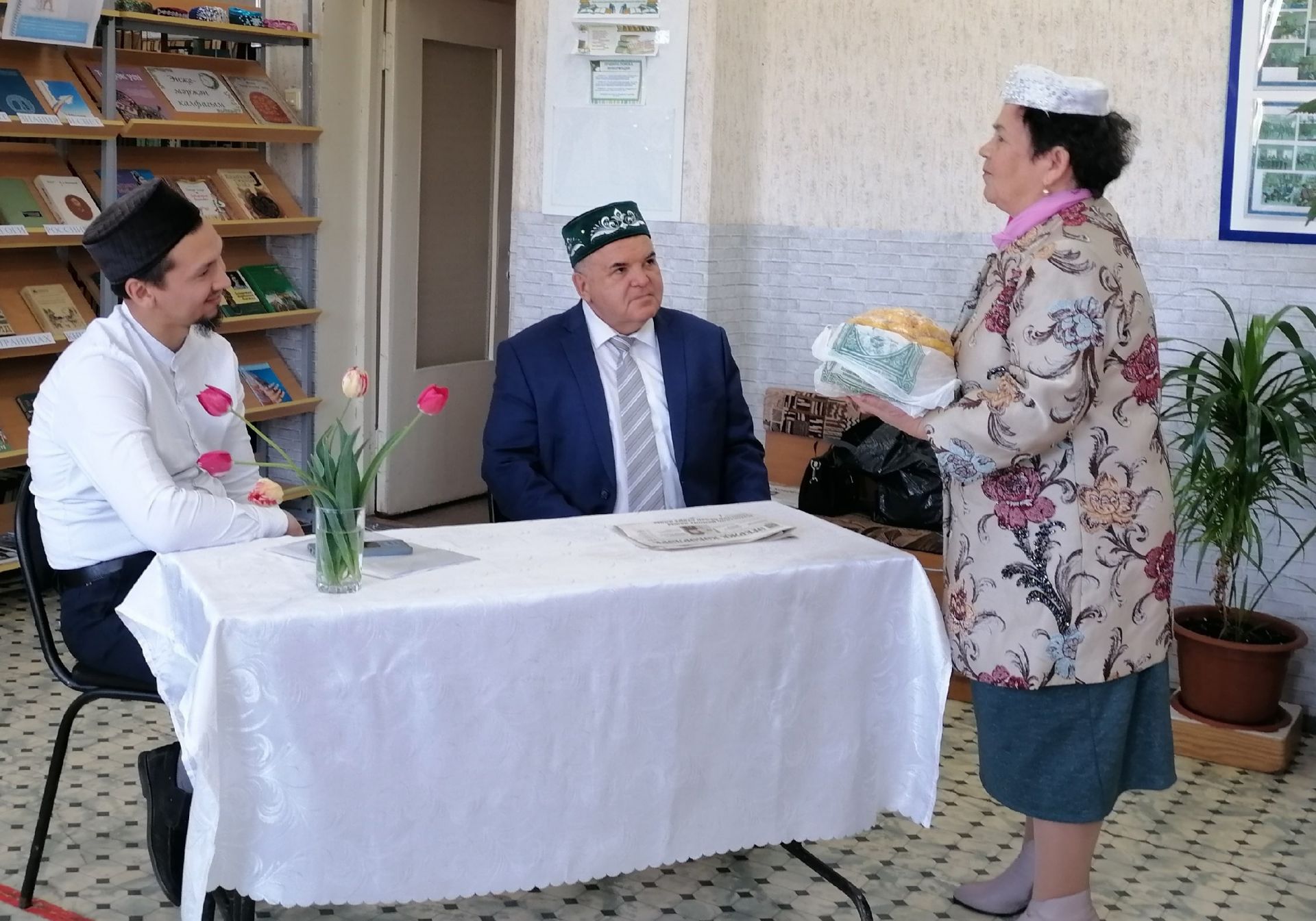 Үзәк китапханәдә Мәскәү шәһәренең «Татарлар һәм төрки халыклар милли конгрессы» җитәкчесе Ямалиев Рөстәм белән очрашу узды