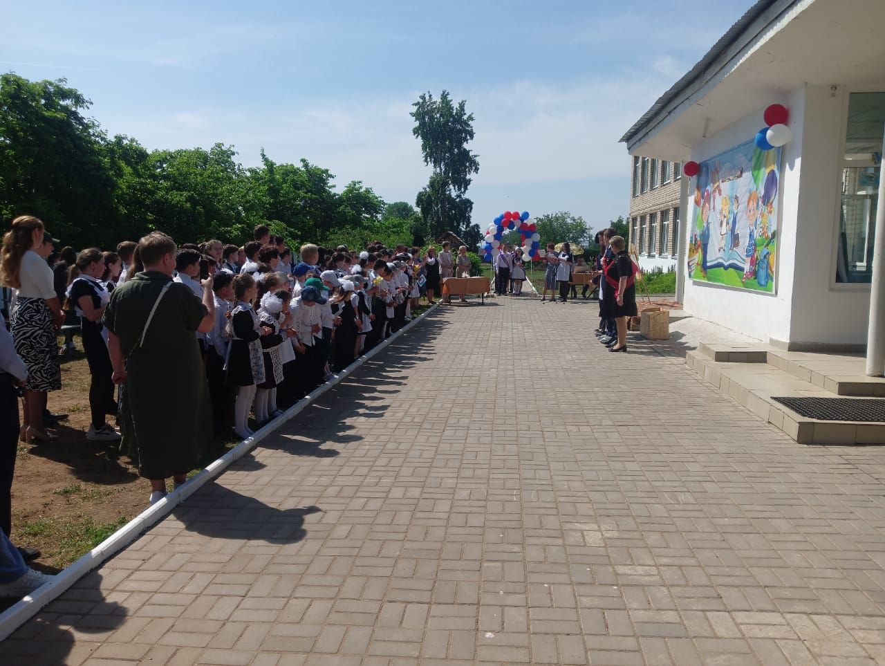 В Красном Боре состоялась торжественная линейка