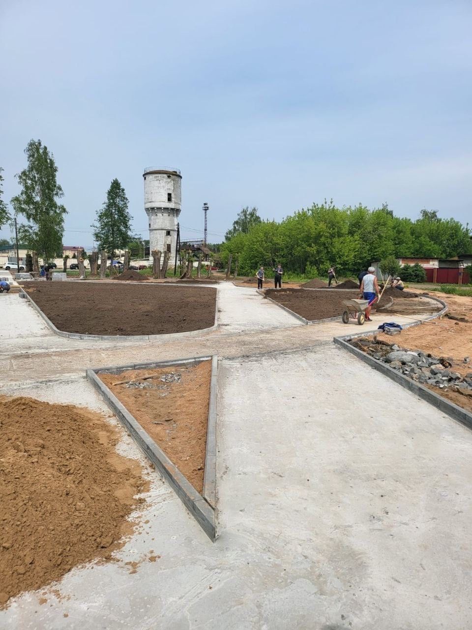 В Агрызе продолжается благоустройство Ленинского парка