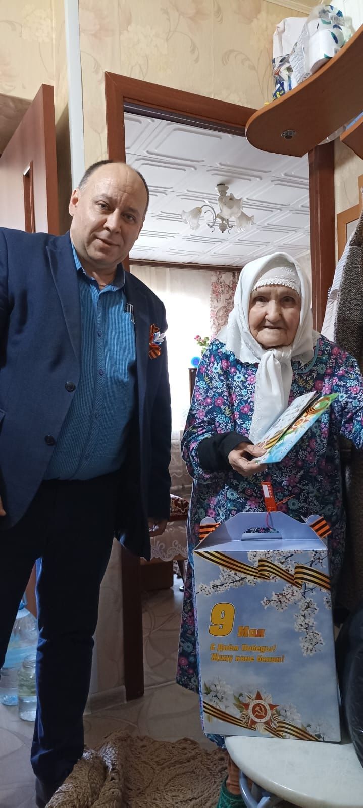 В Агрызском районе посещают ветеранов Великой Отечественной войны, их вдов и тружеников тыла