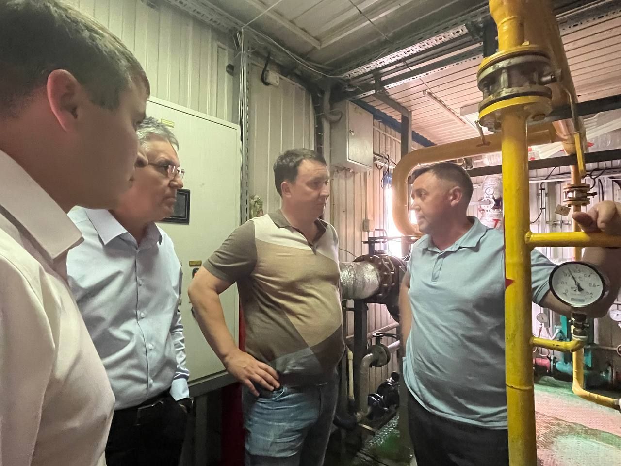 Министр строительства, архитектуры и ЖКХ РТ осмотрел ход работ по модернизации инженерных сетей в Агрызе