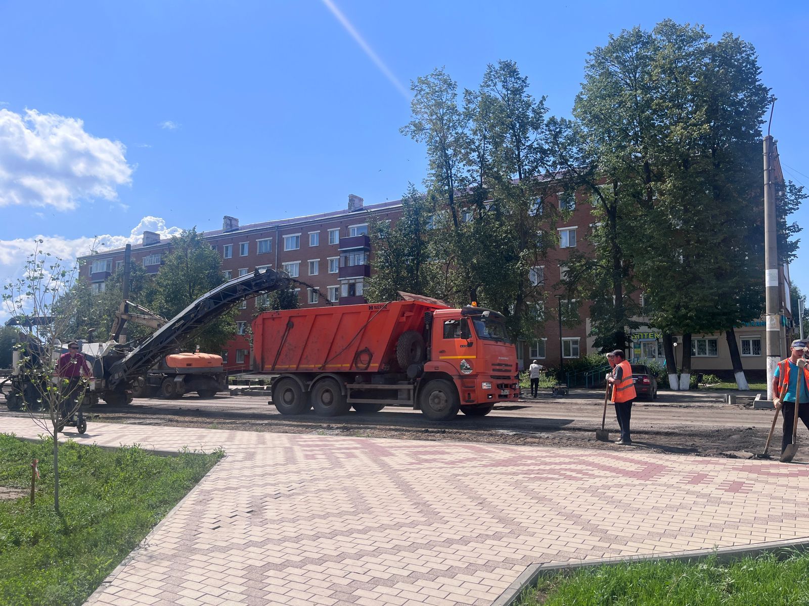 В Агрызе продолжается реконструкция главной улицы