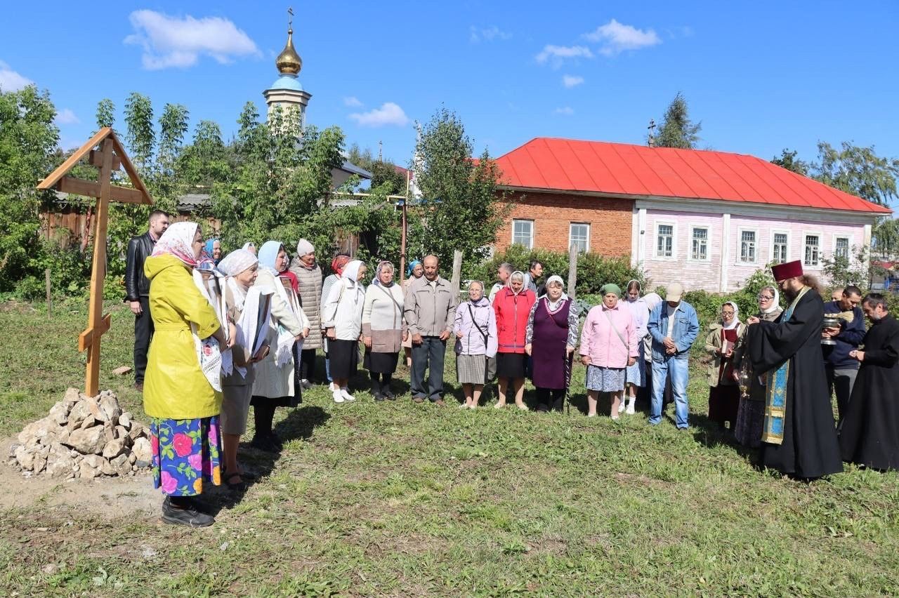 В День Республики в Агрызе заложен первый камень Православной школы