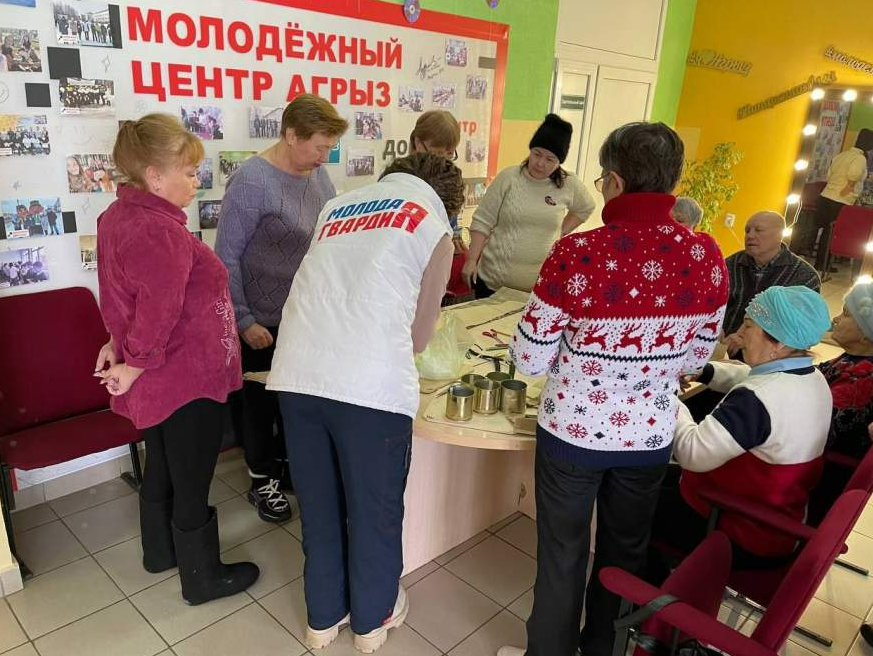 Молодогвардейцы Агрызского района провели мастер-класс для жителей города