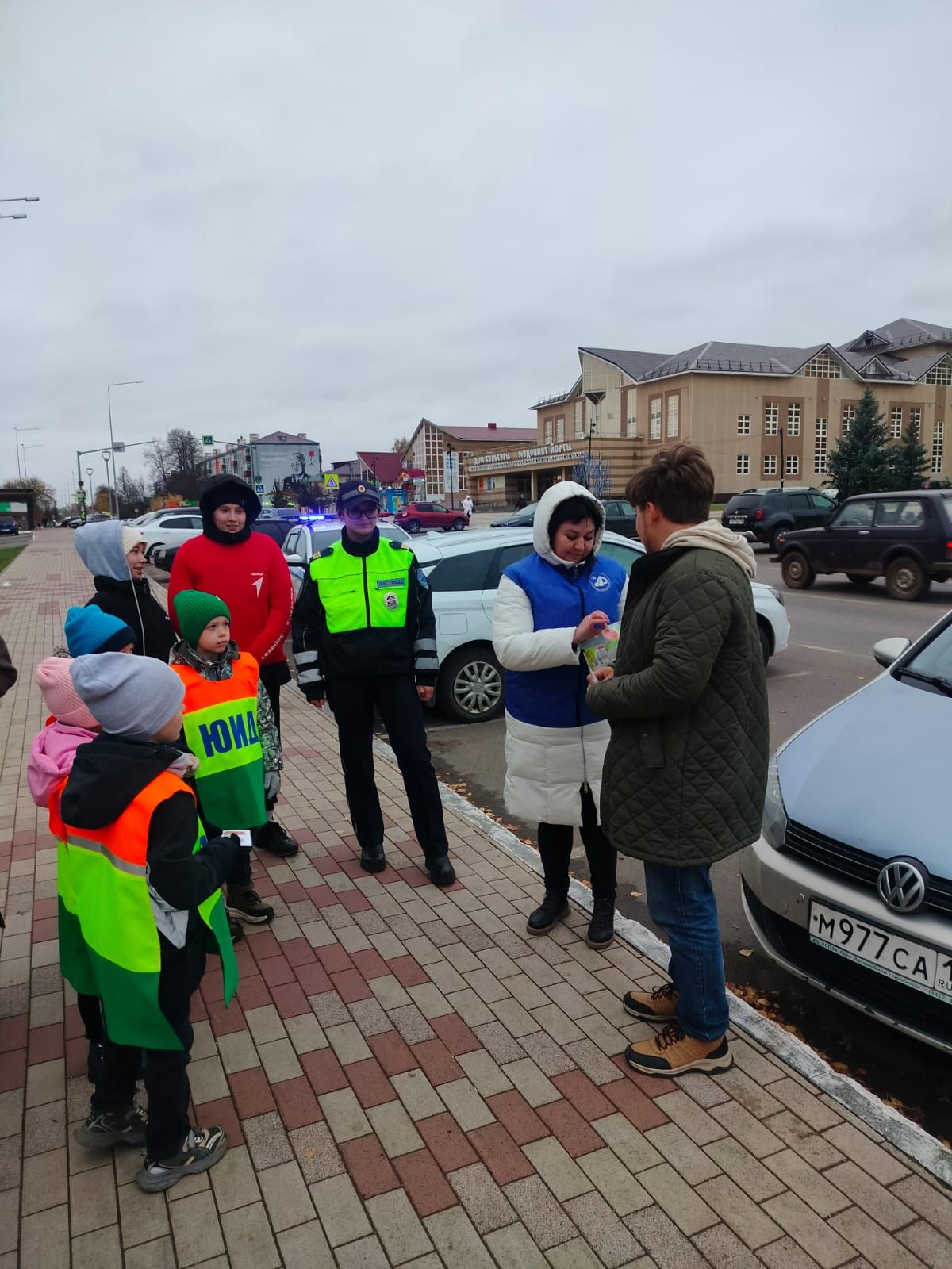 На центральной улице Агрыза прошла акция «Дети-пешеходы»