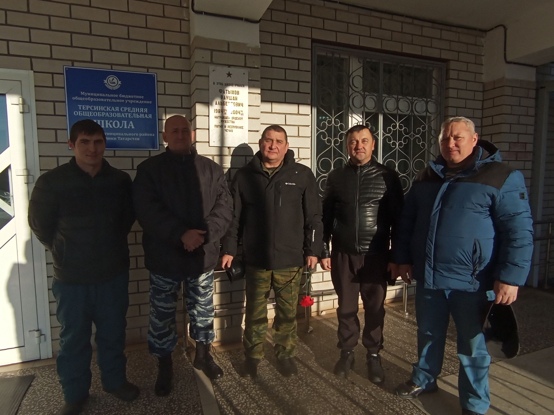 Тирсә мәктәбендә Илнур Нуриманов, Илнур Миннәхмәтов, Әлфинат Вәлиев истәлегенә Герой партасы ачылды