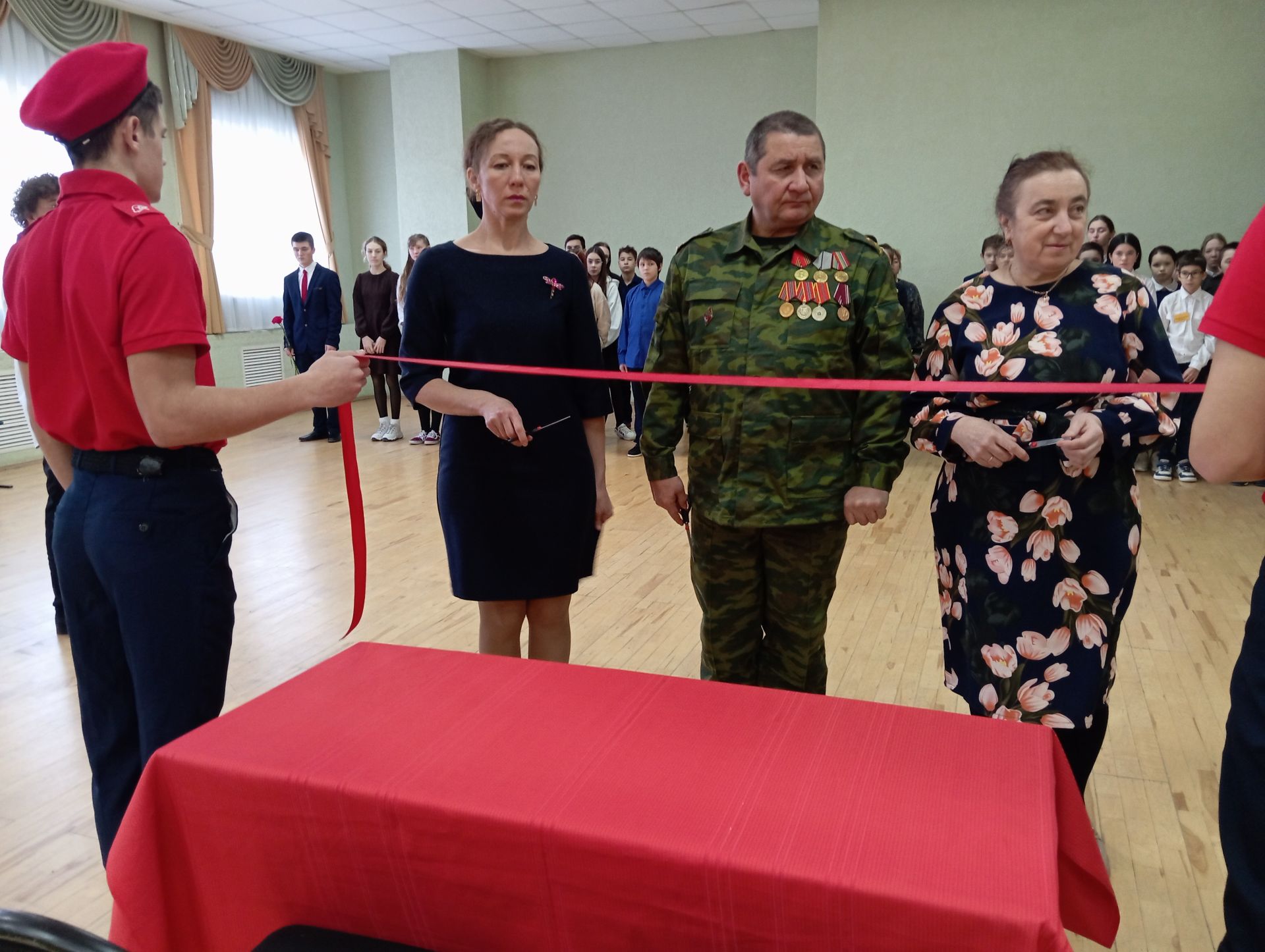 Тирсә мәктәбендә Илнур Нуриманов, Илнур Миннәхмәтов, Әлфинат Вәлиев истәлегенә Герой партасы ачылды