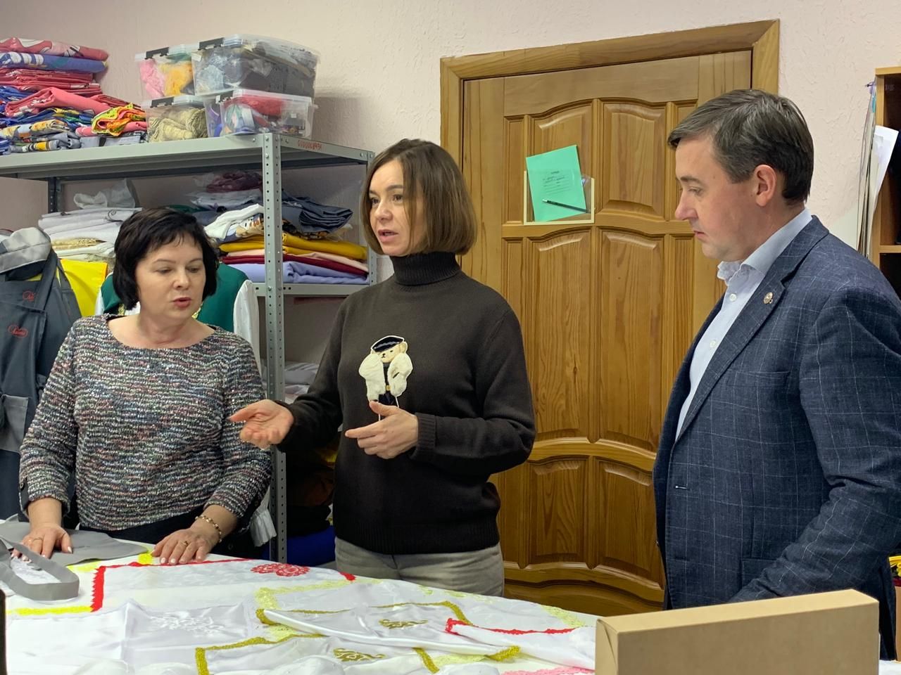 Альфия Когогина и Ленар Нургаянов вручили сладкие новогодние подарки воспитанникам приюта «Ласка»