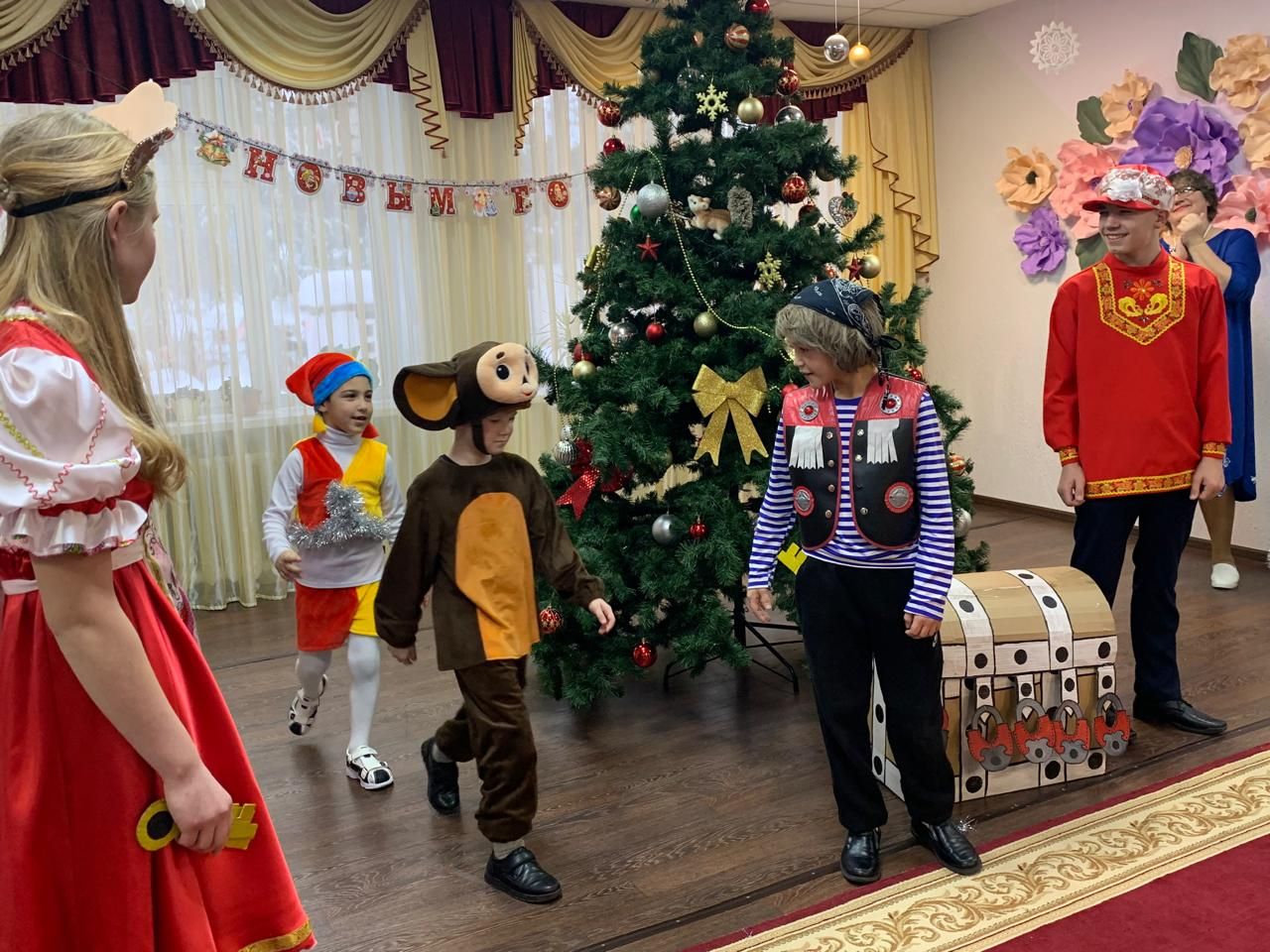 Альфия Когогина и Ленар Нургаянов вручили сладкие новогодние подарки воспитанникам приюта «Ласка»