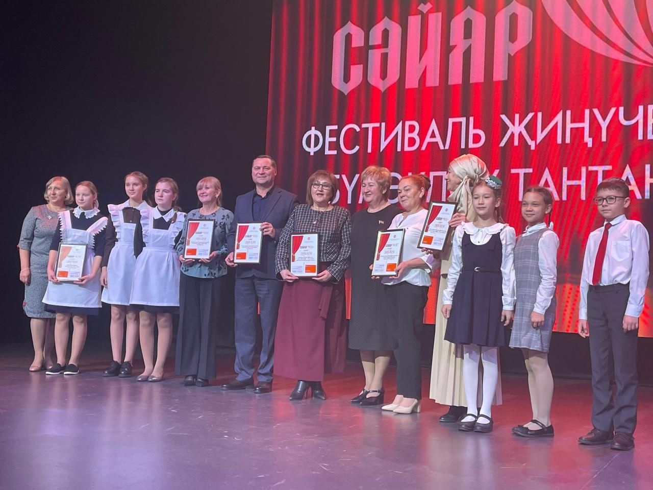 Көчек мәктәбенең театр артистлары республика фестивалендә уңыш яуладылар