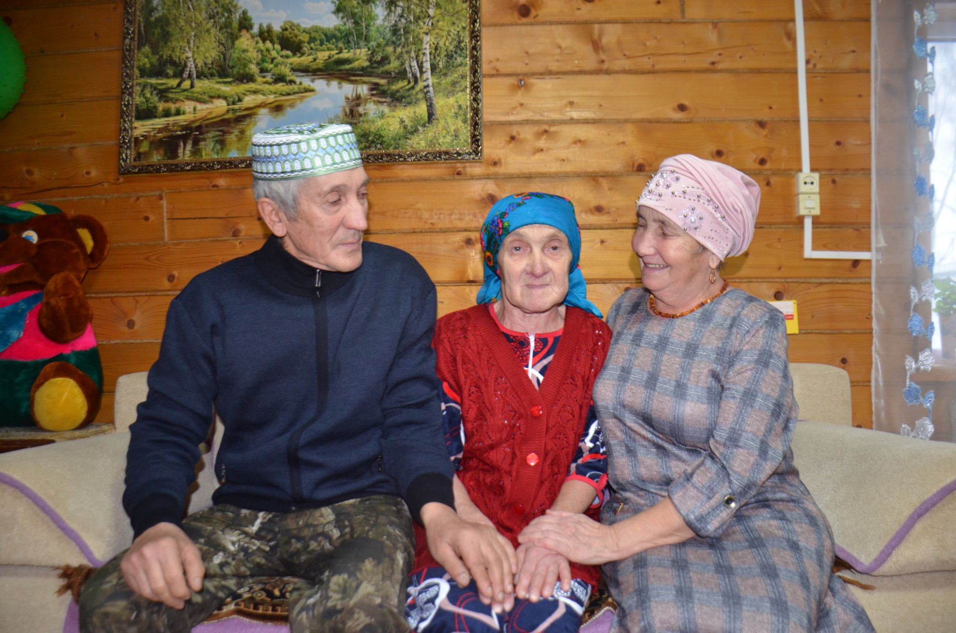 Көчек авылында яшәүче Әнвәр–Роза Хуҗахмәтовлар 47 ел сәламәтлек мөмкинлекләре чикле сеңлеләре Рәмзияне тәрбиялиләр
