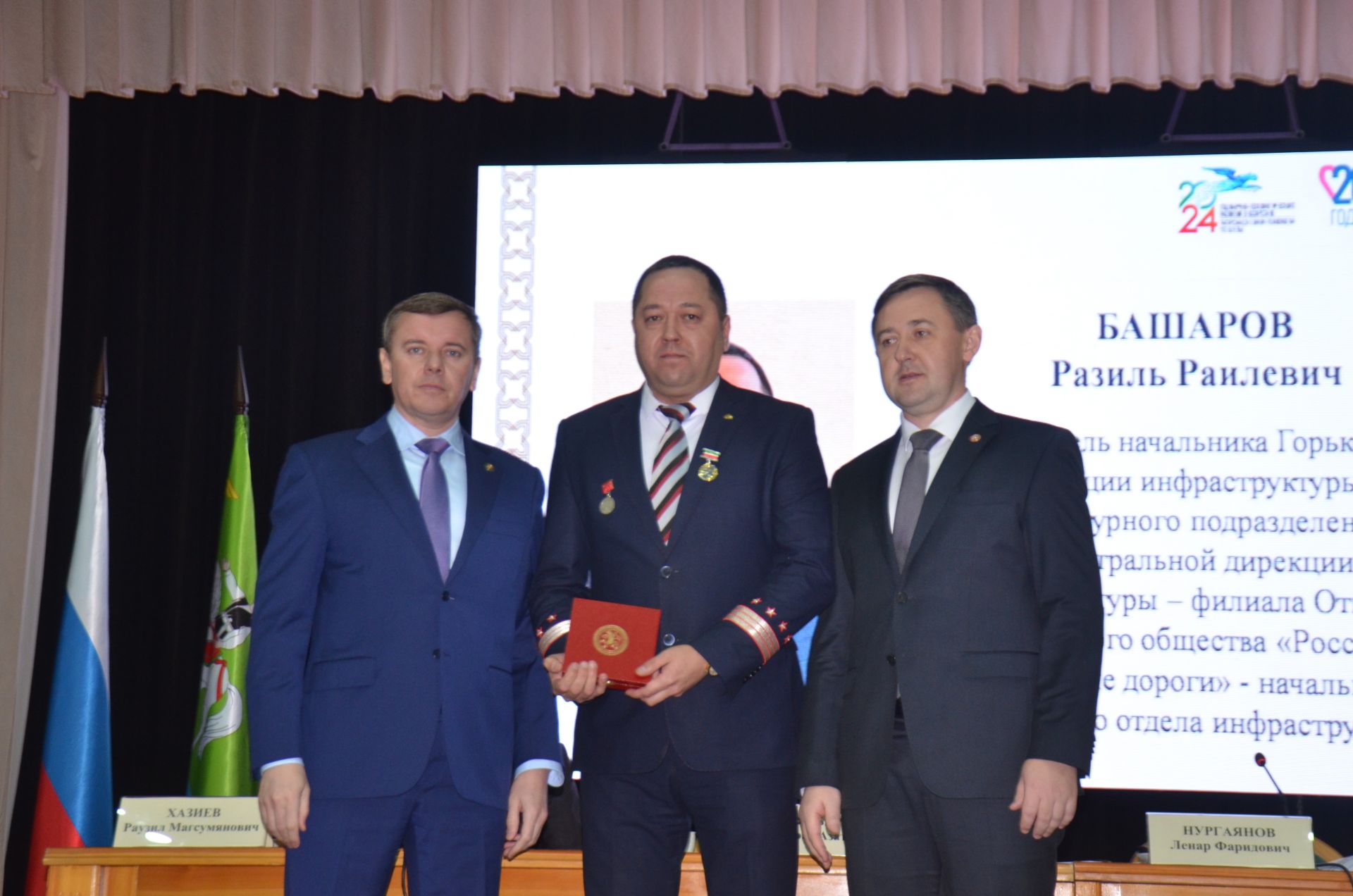 Марат Җәббаров һәм Ленар Нургаянов бер төркем әгерҗелеләргә төрле дәрәҗәдәге бүләкләр тапшырдылар