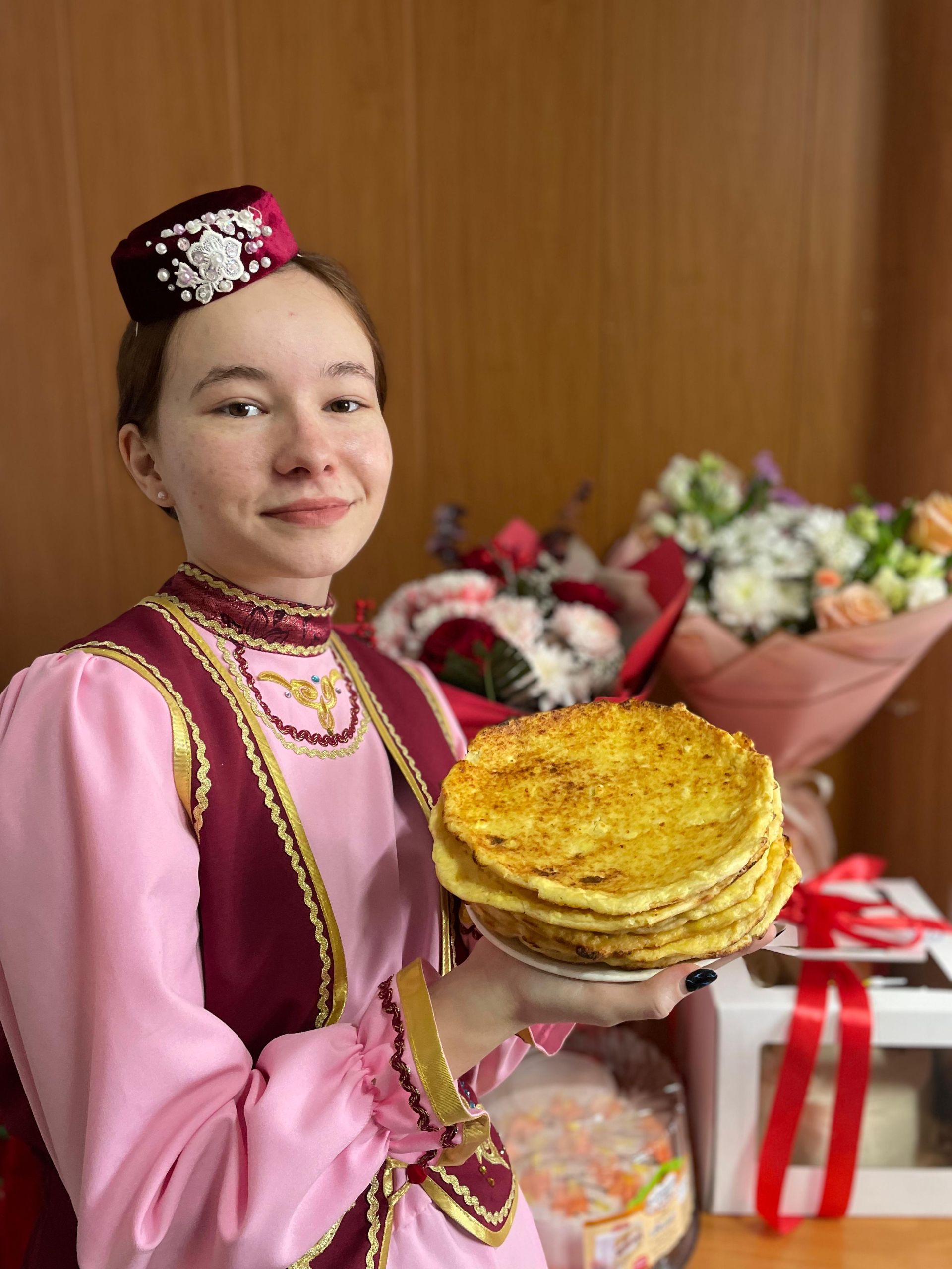 Девятерняда яшәүче Арслановлар гаиләсе сыер бозаулагач, туганнар, дуслар, авылдашларны төплекәй бәйрәменә җыялар
