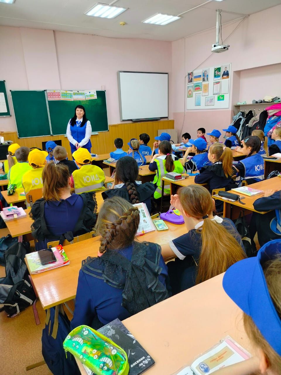 Гимназисты повторили правила дорожного движения перед весенними каникулами