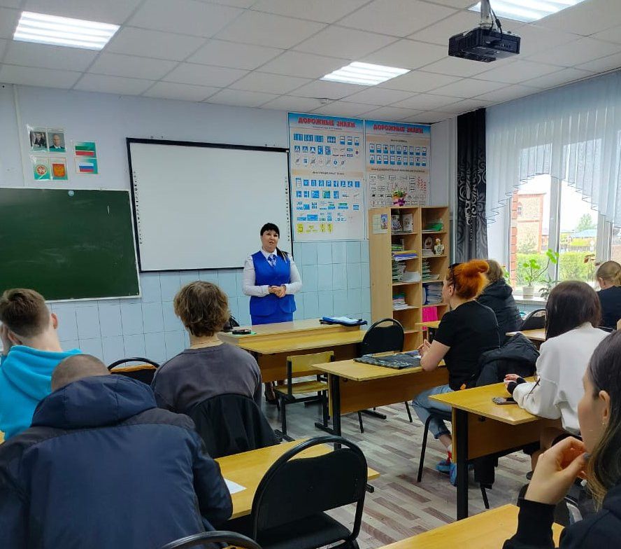 В Агрызе прошло собрание с курсантами автошколы и их родителями