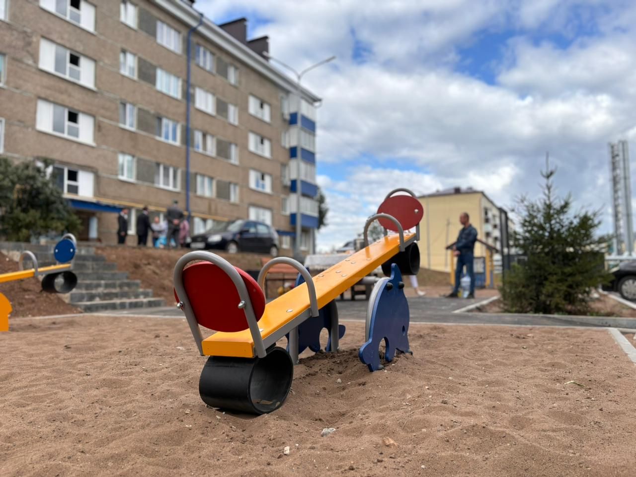 В праздничный день в Агрызе торжественно открыли двор, благоустроенный по республиканской программе