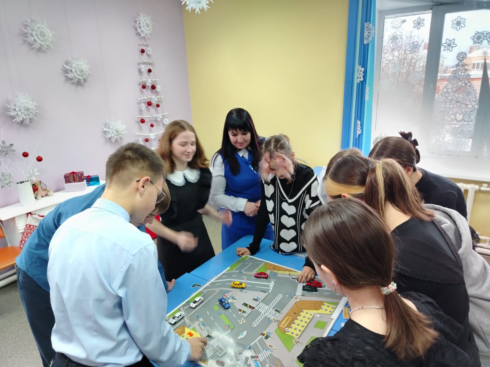 В подростковом клубе «Ровесник» повторили правила дорожного движения