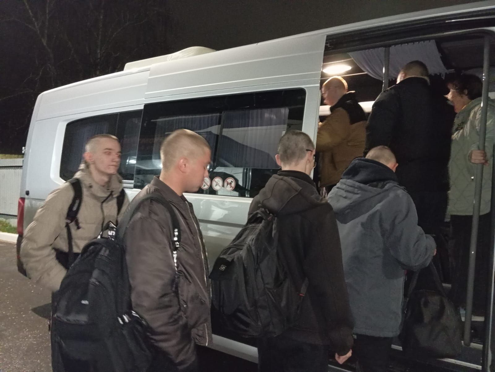 Из Агрызского района отправились на службу в армию 13 ребят
