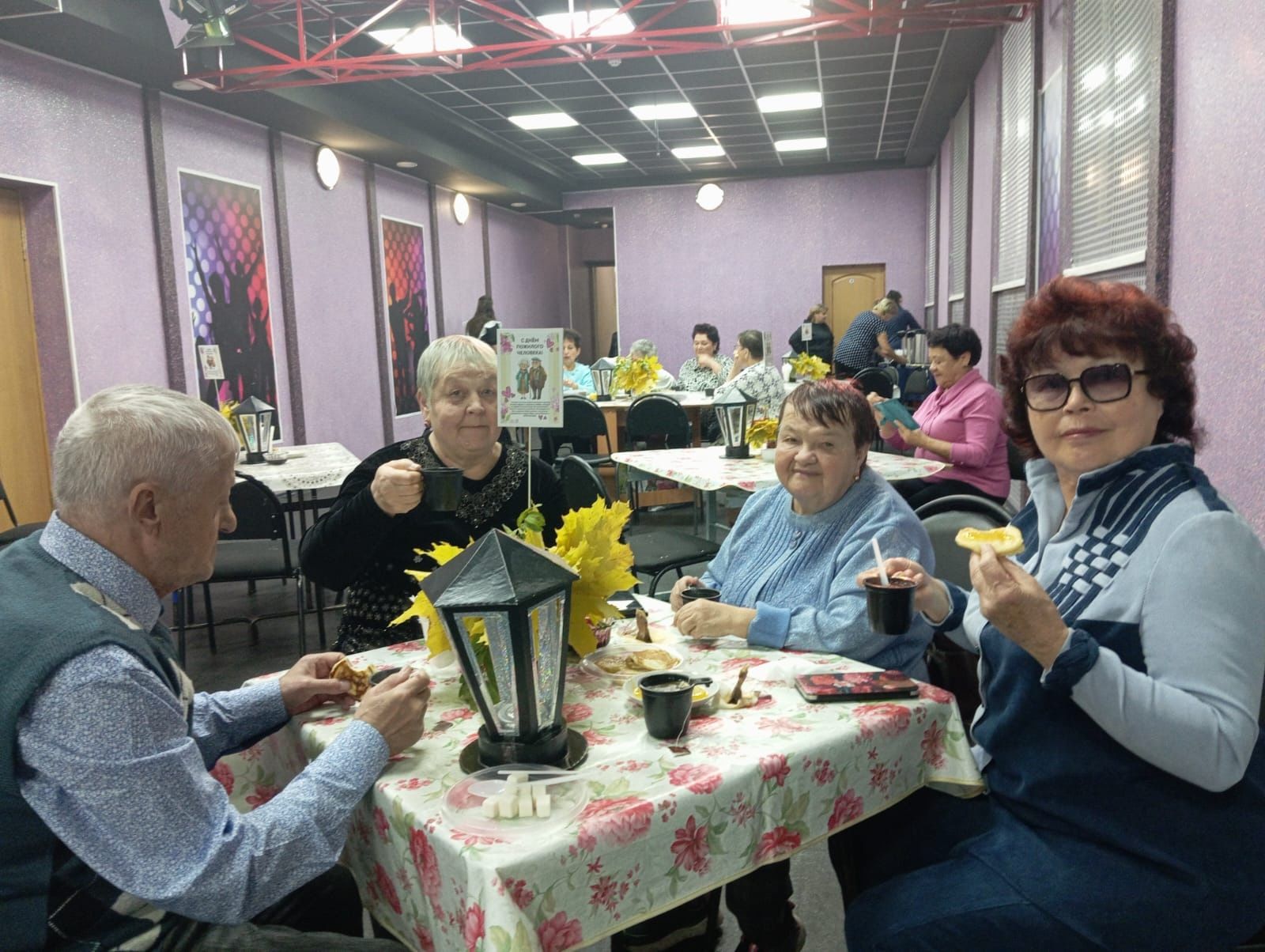 Өлкәннәрне район Мәдәният сараена ял кичәсенә җыйдылар