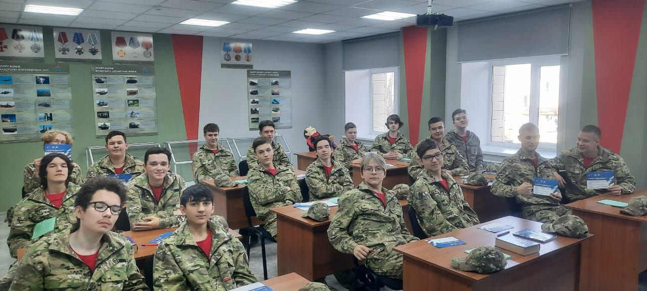 Около 40 учащихся из Агрызского района приняли участие в учебных военных сборах