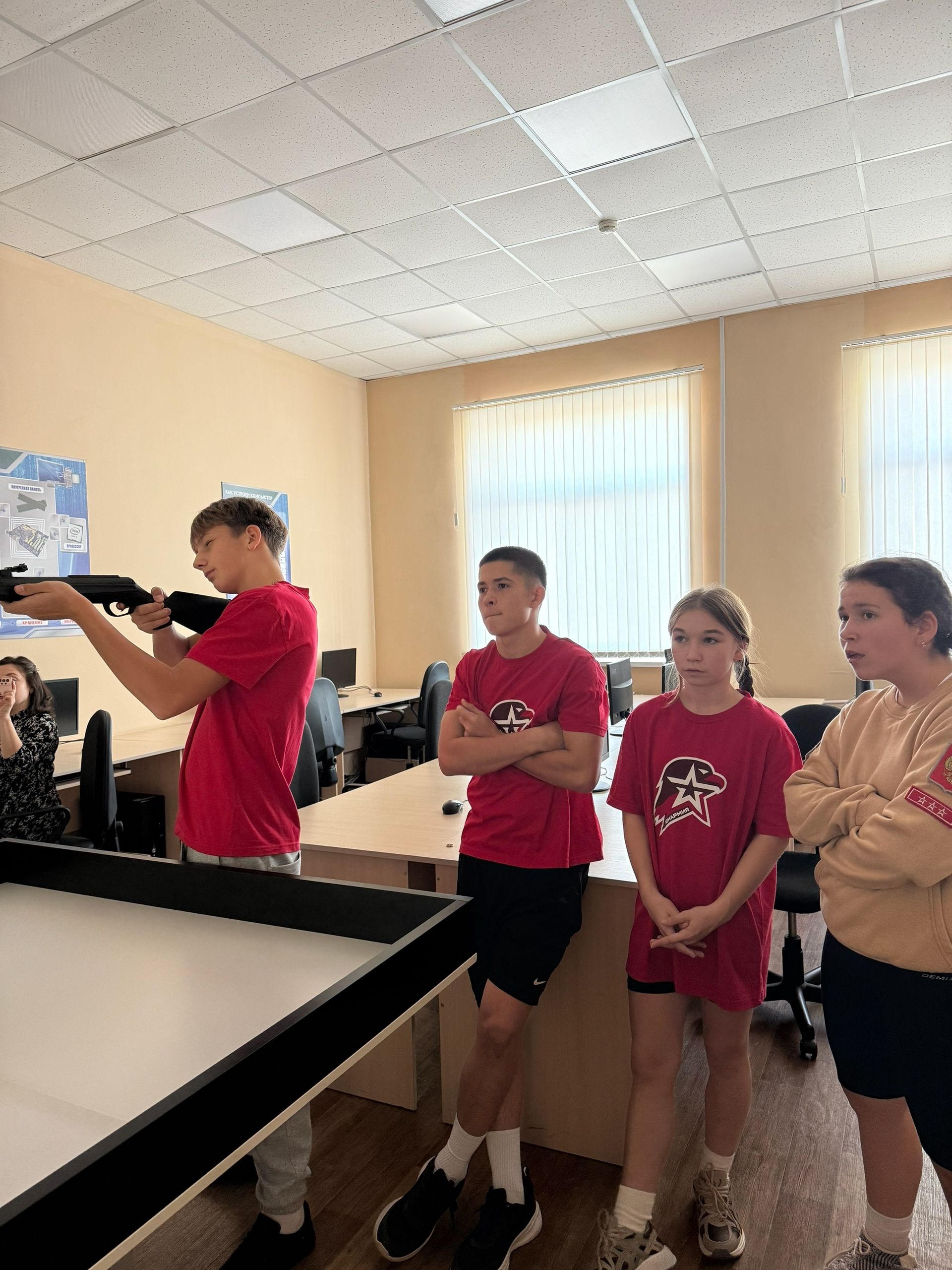 В Агрызе прошла военно-патриотическая игра «Юнармейские старты»