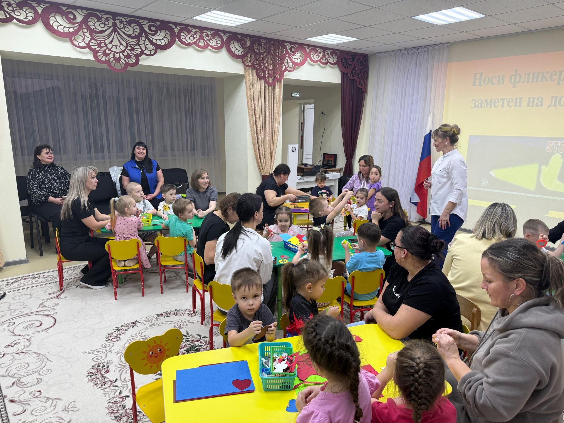 «Золотой ключик» к безопасности: в Агрызе прошла акция по изготовлению фликеров