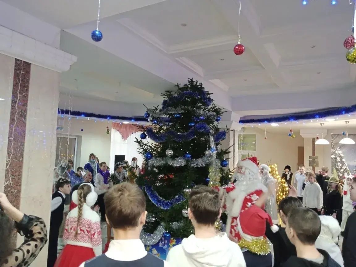 В РДК прошел праздничный утренник «Новогодний мешок» для детей коррекционной школы